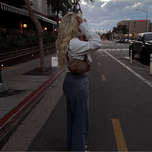 Meet your Posher, Elizabeth - Picture 4 of 13